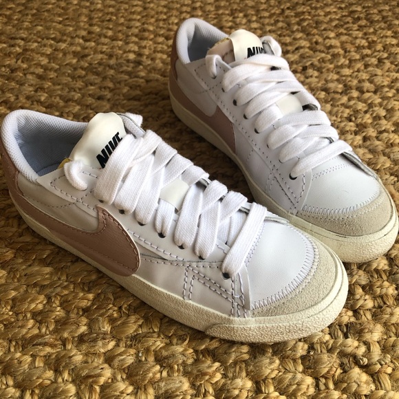 Nike Blazer Low 77 Jumbo "White/Pink/Oxford" Sneaker. Size - Picture 7 of 14